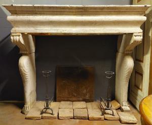 chp353 - Stone fireplace, 17th century, cm W 210 x H 186 x D 70